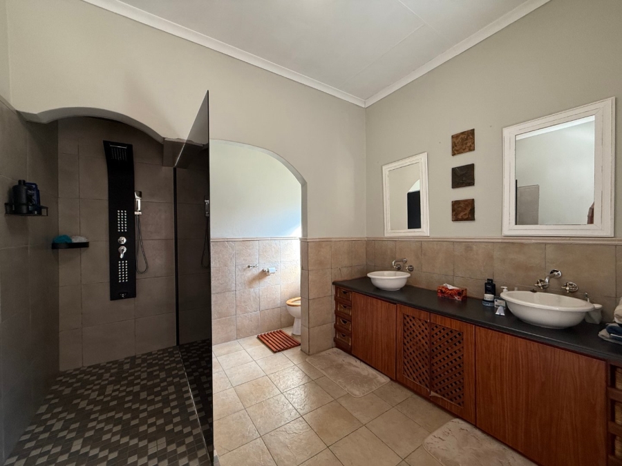 5 Bedroom Property for Sale in Schoemansville North West